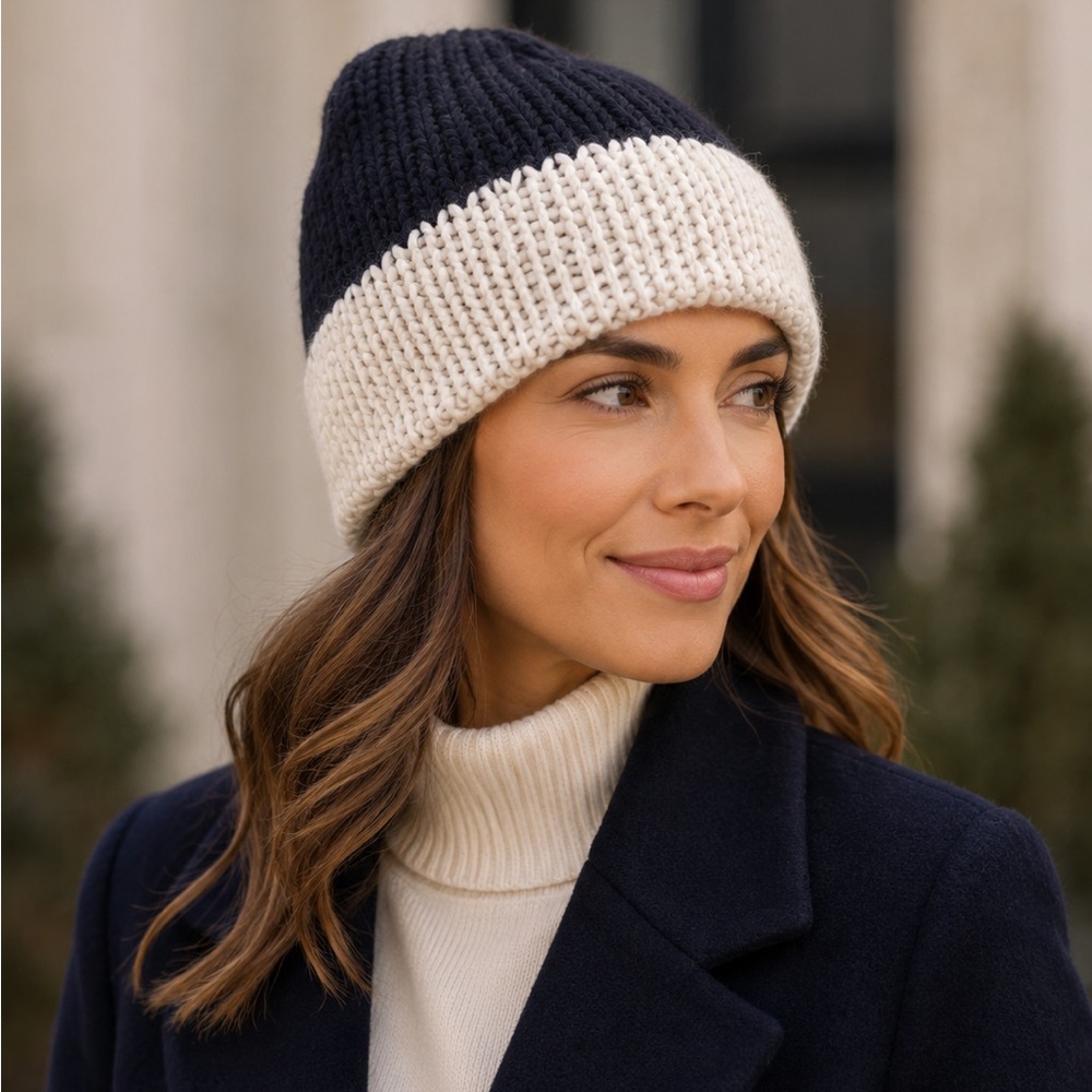 ✨$8 Clear Out ✨ HandKnit 100% Lambswool Cozy Knit Winter Hat - Navy and White